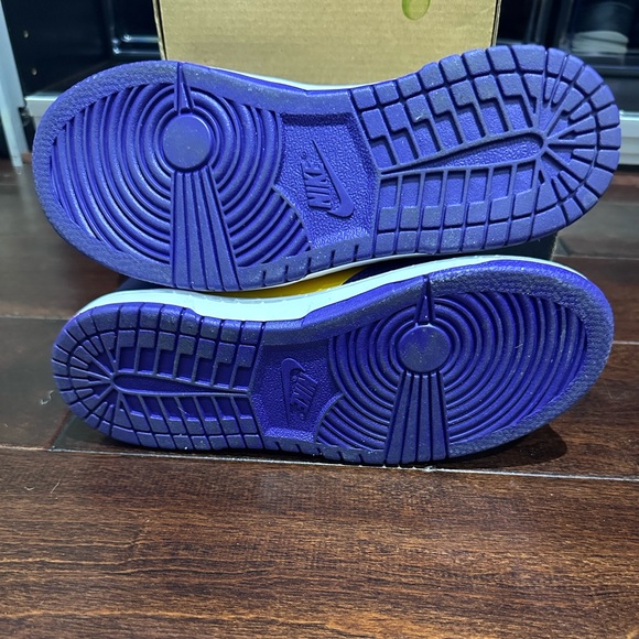 Kids Nike Dunk High Retro Lakers Sneakers - Size 2 - Picture 5 of 6
